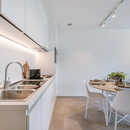 Huswell - Stylish New - Free Parking