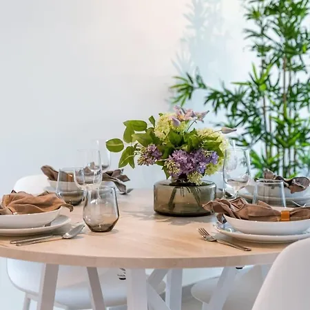 Huswell - Stylish New - Free Parking Apartment